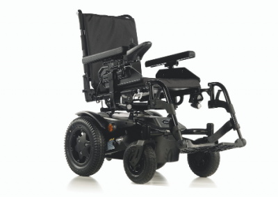 Q200R power wheelchair in black
